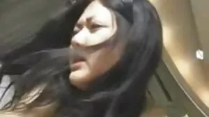 Ηλικιωμένη γυναίκα σαγηνεύει ξανθιά έφηβη