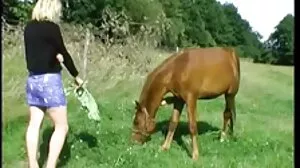 Όμορφη ώριμη σέξι γυναίκα